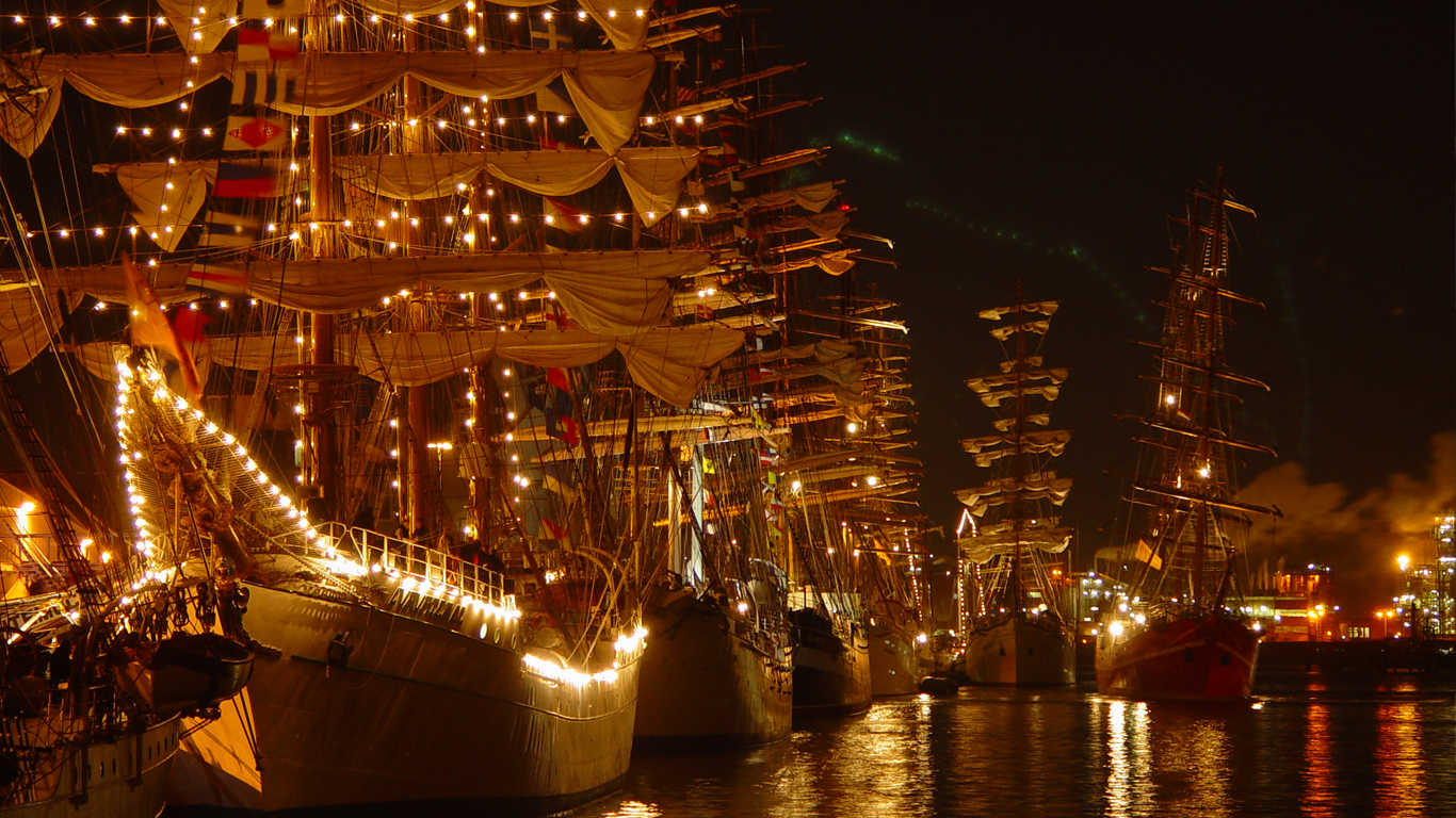 Een bomvolle haven tijdens de editie in 2003