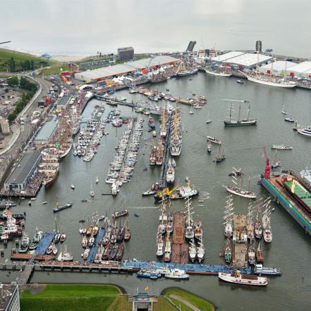Zicht op de haven vanuit de lucht in 2016