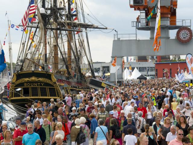 De historische replica HMS ‘Bounty’ komt uit de Verenigde Staten naar DelfSail.