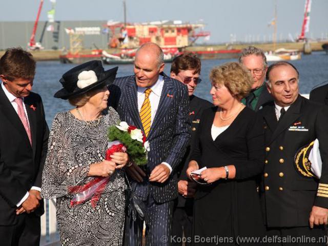 Koningin Beatrix brengt een bezoek aan DelfSail 2009