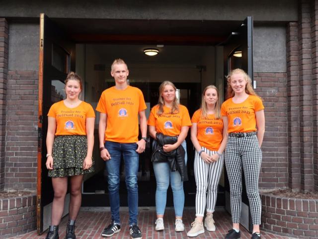 Trainees van DelfSail presenteren zich in Delfzijl