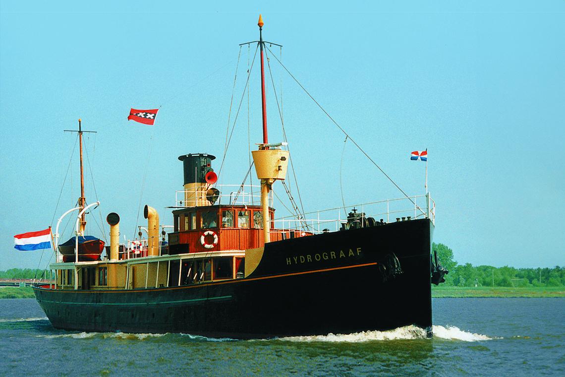 De Hydrograaf, oorspronkelijk Stoomschip met  Koninklijke Allure